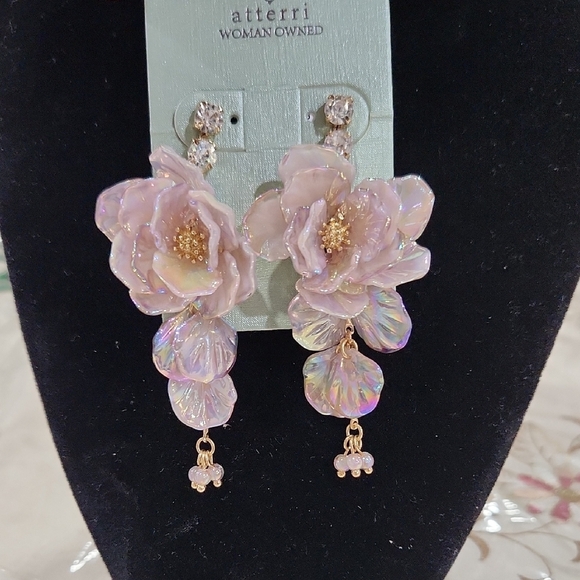🔹️Atterri 🔹️Purple  Floral Irridescent Cascading  Drop Flower Earrings - Picture 1 of 7